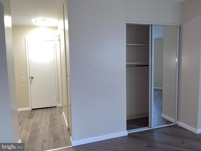 Building Photo - 1420 Locust St