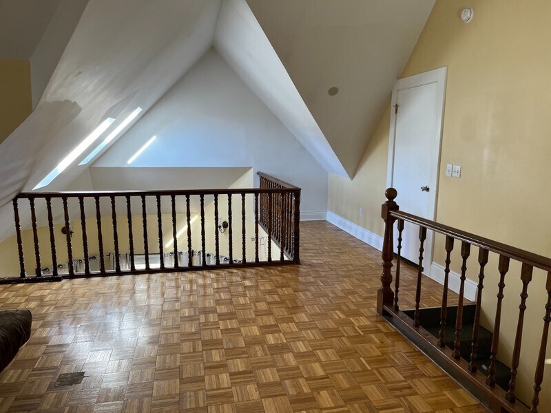 Building Photo - 324 E 7th Ave