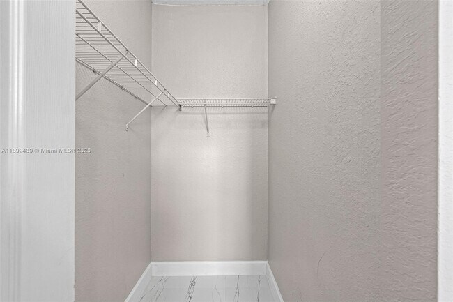 Building Photo - 443 NE 21st Terrace