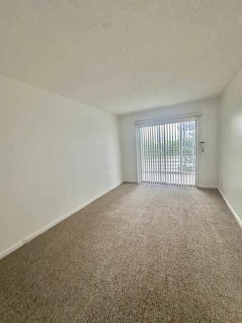 Building Photo - 3063 Ainslie Dr