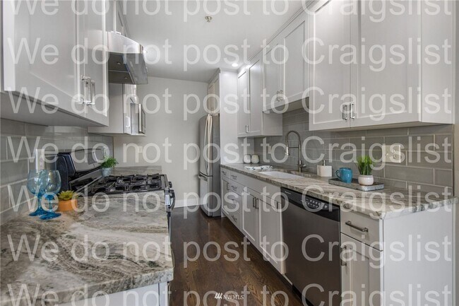 Building Photo - Queen Anne - 2 Bedroom - 2 Bathroom Condo *WSG Included