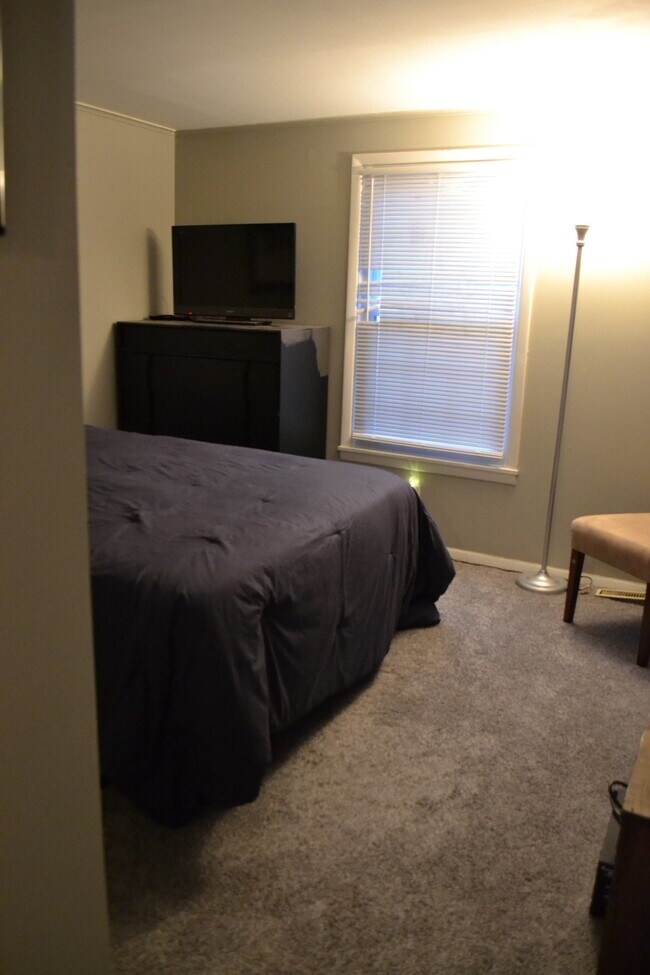 Building Photo - 8914 Trotter Lane # A