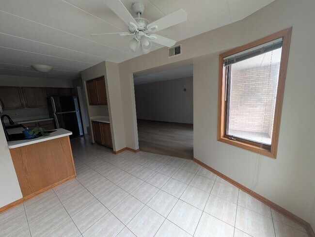Building Photo - 8809 S 79th Ave