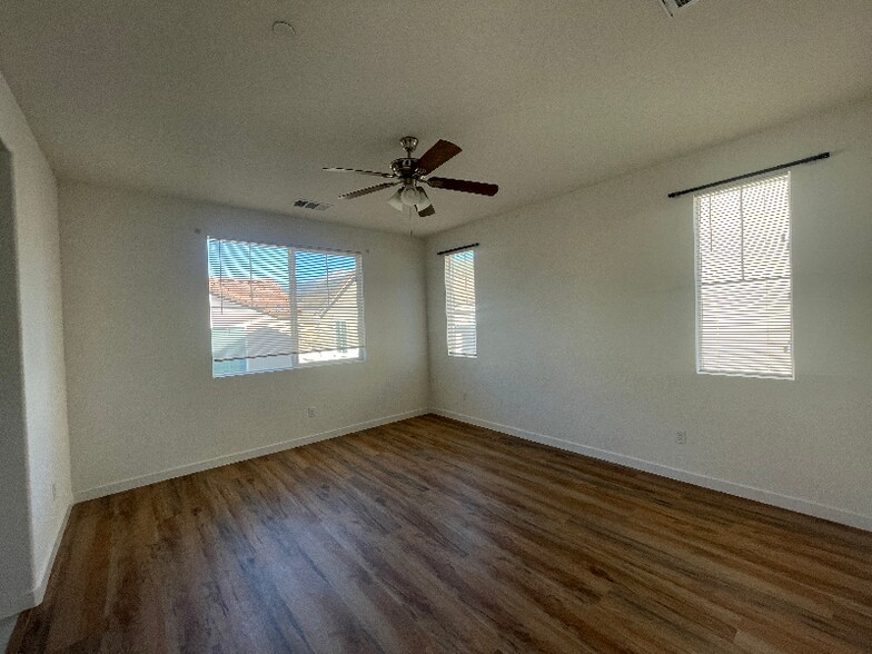 Building Photo - 16254 Lozano St