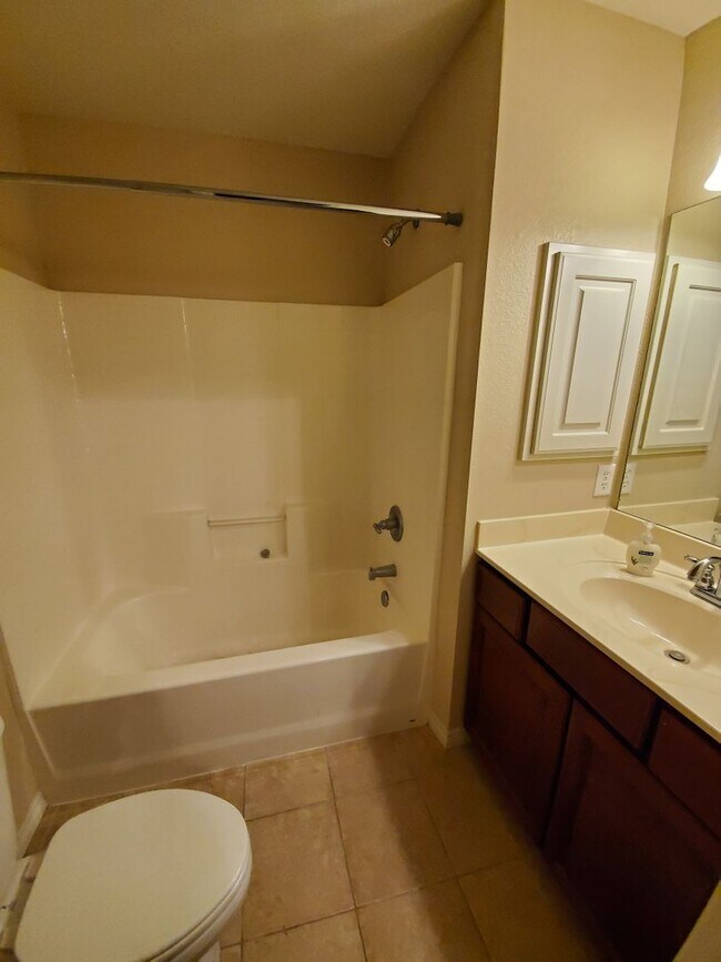 Building Photo - College Station - 2 Bed / 2.5 Bath / 2 sto...