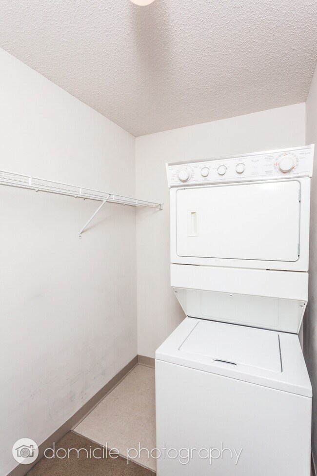 Building Photo - 2 E Erie St