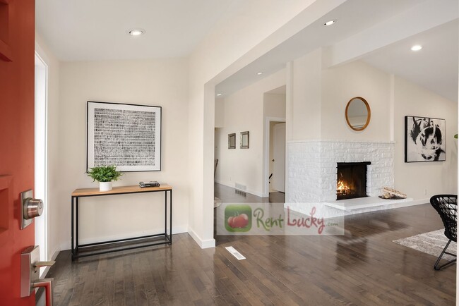 Building Photo - VIEWS, VIEWS, VIEWS!! Stunning & LARGE 4-B...