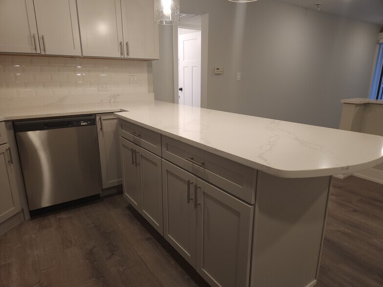 Building Photo - 1212 N La Salle Dr