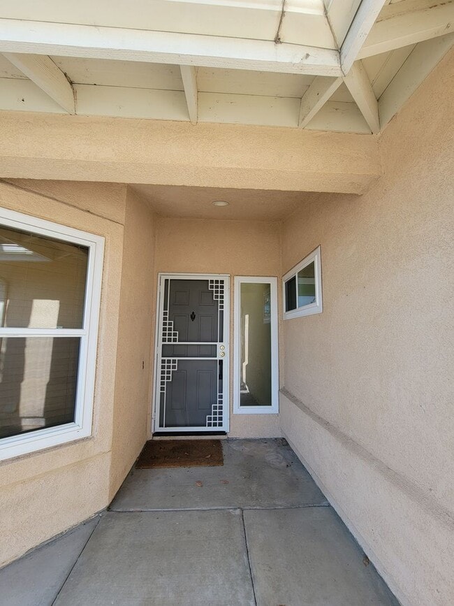 Building Photo - Beautiful 3 Bedroom, 2.5 Bathroom Home wit...