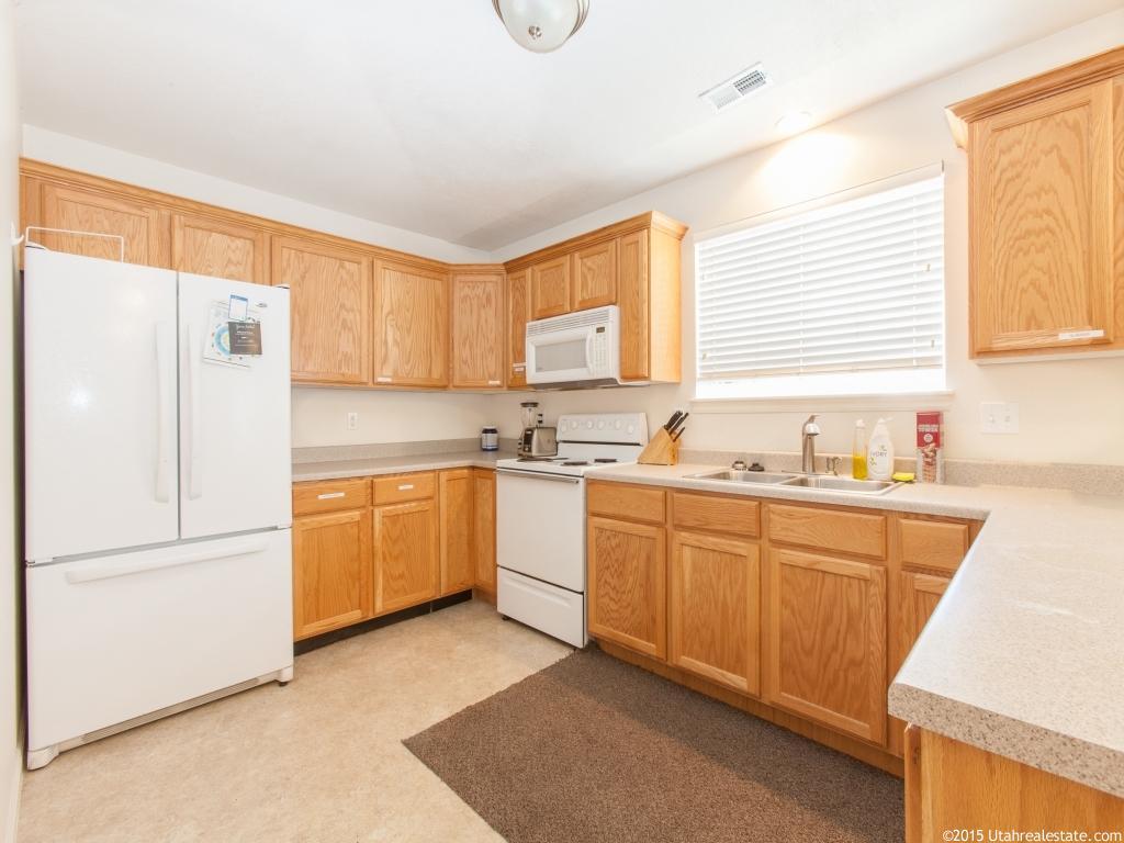 Building Photo - 1937 N Canyon Rd #304