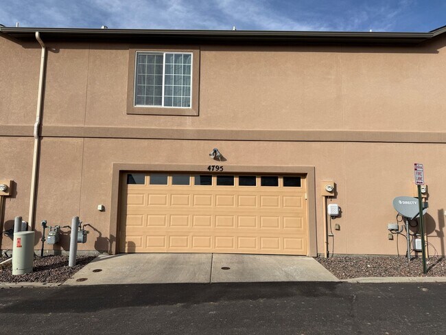 Building Photo - 3 Bed 3 Bath Townhome in Stetson Hills – Prime Location Near Powers Corridor!