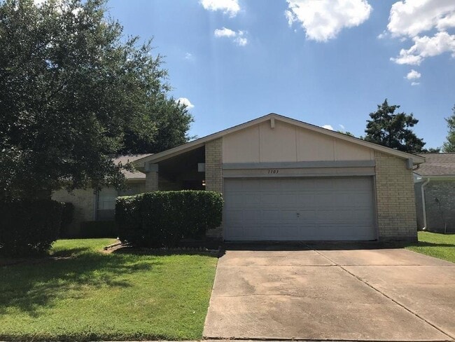 Building Photo - 1103 Ashdale Dr