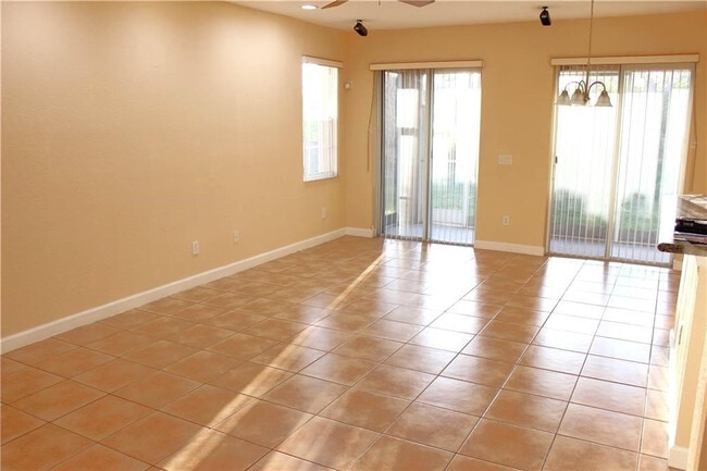 Building Photo - 10670 Old Hammock Wy