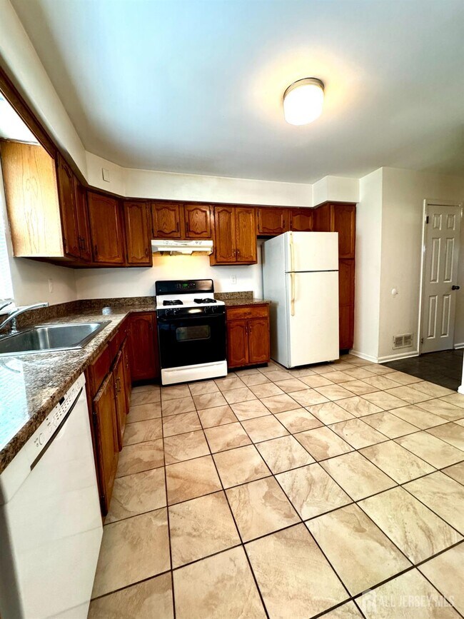 Building Photo - 2703 Deerfield Dr