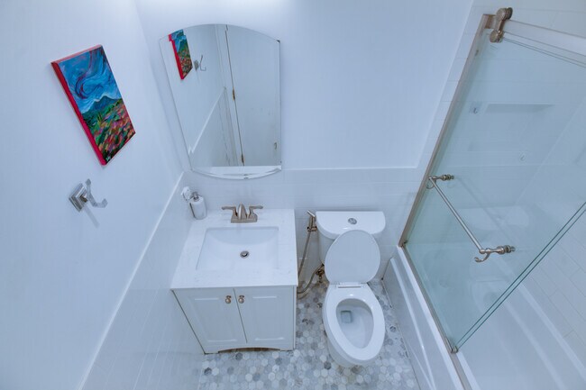 Building Photo - 600 Roosevelt Blvd