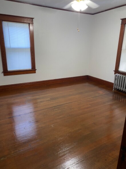 Building Photo - 106 Woodstock Ave