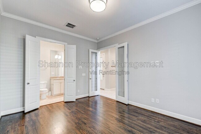Building Photo - 1215 W 24th St