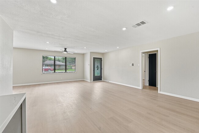 Building Photo - 8931 Blankenship Dr