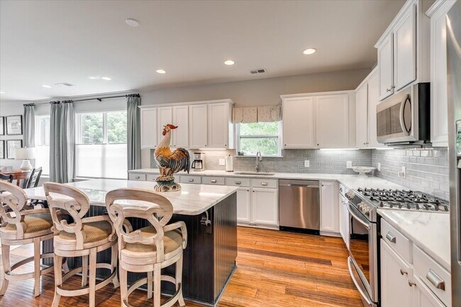 Building Photo - 1007 Kaiser Way