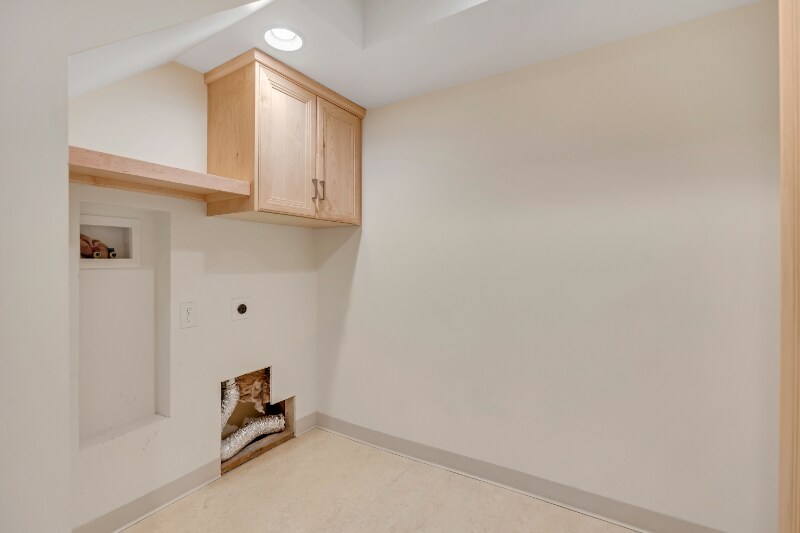 Building Photo - 3998 S Oliver Dr