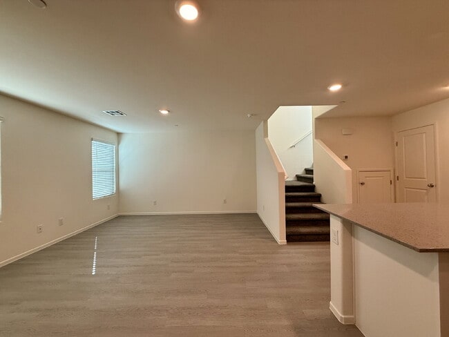 Building Photo - 3 BED 2.5 BATH 2 CAR GARAGE TOWNHOUSE W/ LOFT FOR RENT!!!