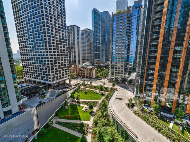 Building Photo - 211 N Harbor Dr