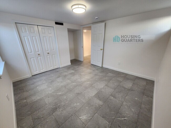 Building Photo - Beautiful single family home just minutes from Argonne and Upriver Drive!