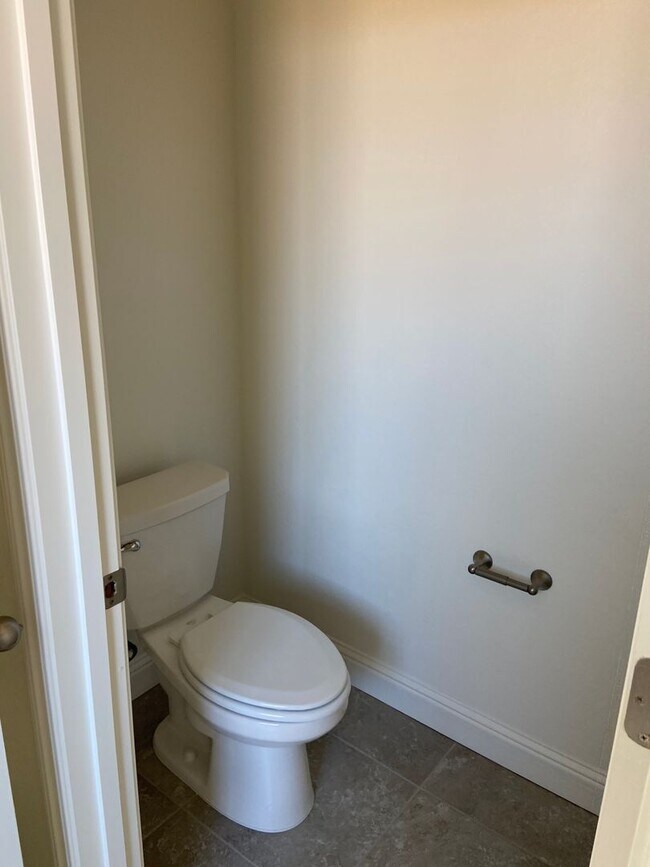 Building Photo - 4 Bedroom home located in Northside Visalia! Available Soon!