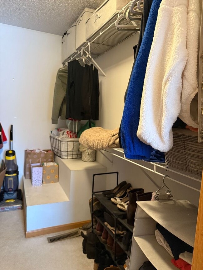 Building Photo - Charming 2BR Townhome in Desirable Cliff Lake Community