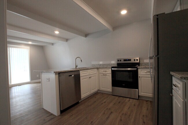 Building Photo - 34 Chalet Dr