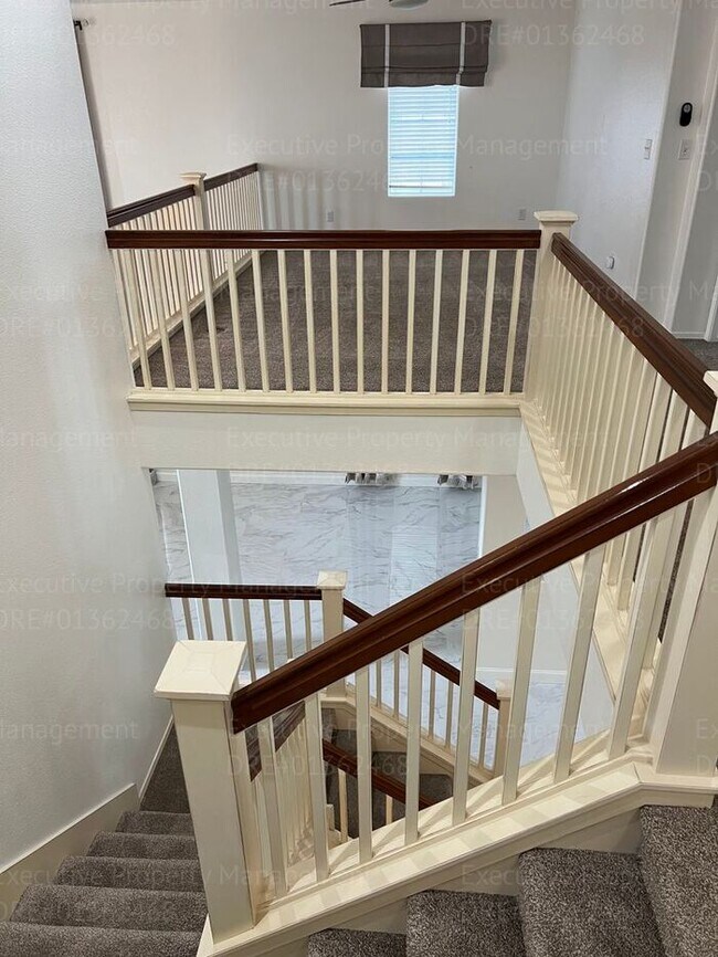 Building Photo - Stunning 4-bedroom, 3 bathroom home located in the westside of Bakersfield this spacious house of...