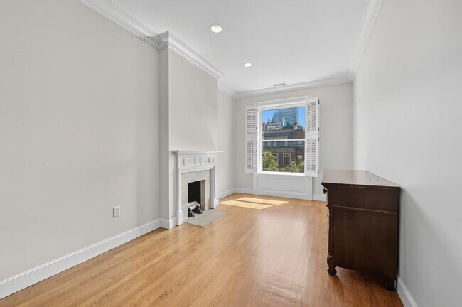 Building Photo - 412 Beacon St