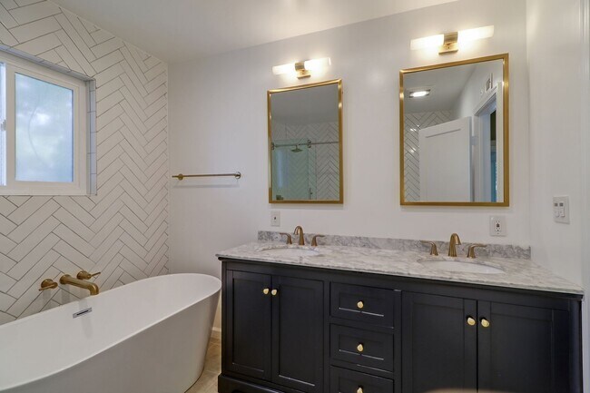 Building Photo - Los Altos 4-Bedroom with Fireplace, EV Hoo...
