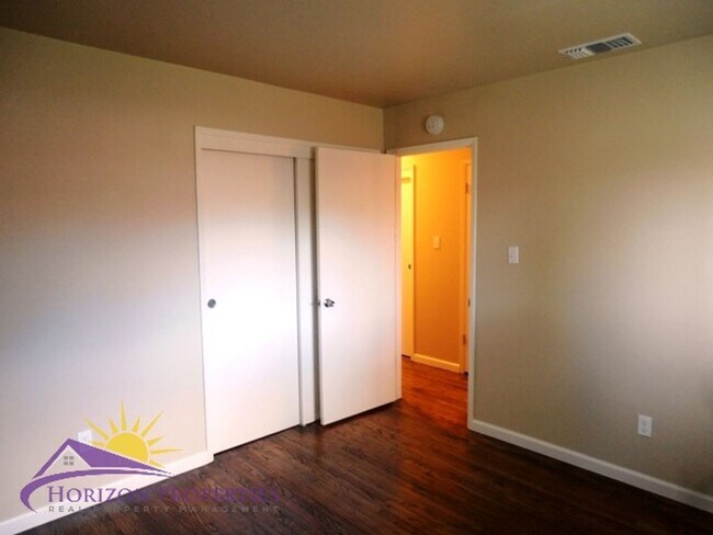 Building Photo - 7009-7011 Zeeland Dr
