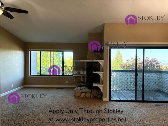 Building Photo - 1542 Ashwood Dr