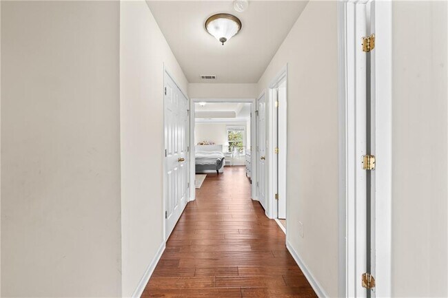 Building Photo - 11200 Brunson Dr