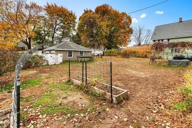 Building Photo - 7 Perham St