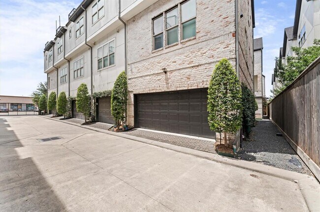 Building Photo - 4053 Leeland St