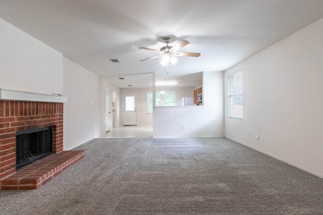 Building Photo - 2405 Spruce Ct