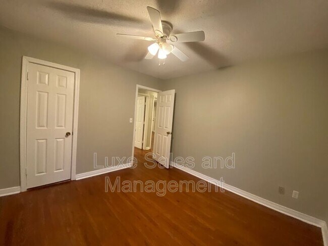 Building Photo - 1118 Idaho St