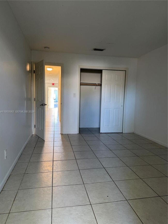 Building Photo - 951 SW 16th St