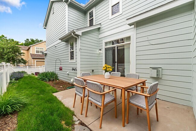 Building Photo - Gorgeous 3-Bed, 2.5-Bath Home With Great A...