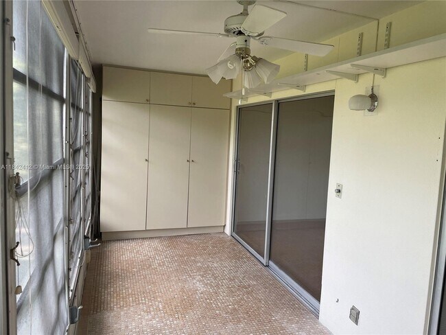 Building Photo - 2103 Lucaya Bend