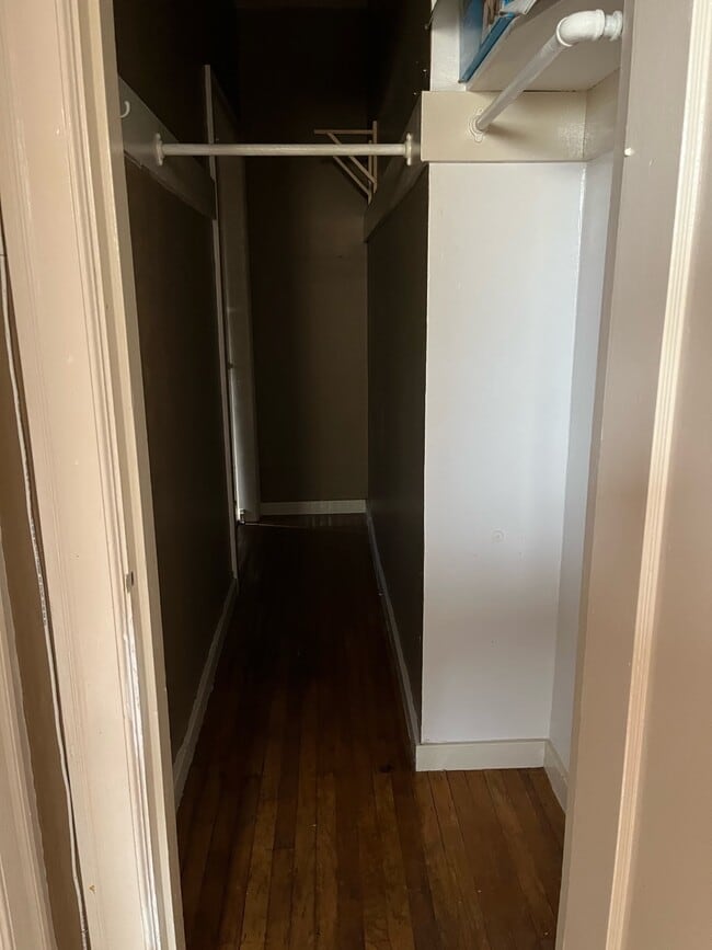 walk in closet 2 - 601 Lake St