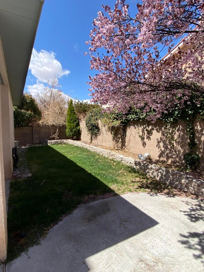 Building Photo - 7305 Peregrine Rd NE