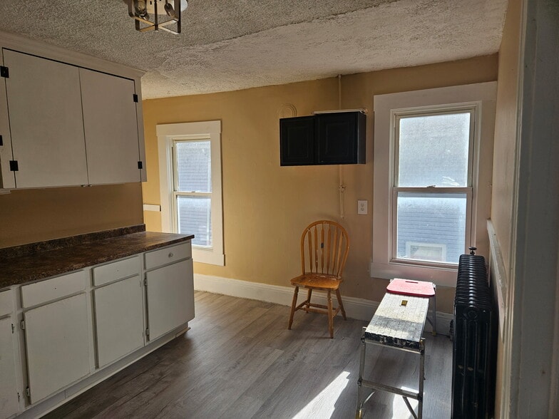 Apt C - 77 Saratoga Ave