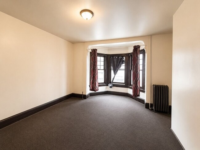 Building Photo - Spacious 6-Bedroom Rental in North Philadelphia | Small Dogs Welcome