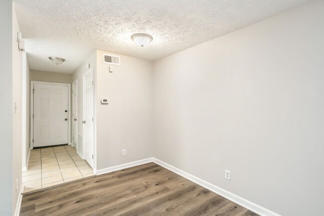 Building Photo - 118 Ladbrook Ln