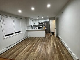 Building Photo - 321 Budlong Rd