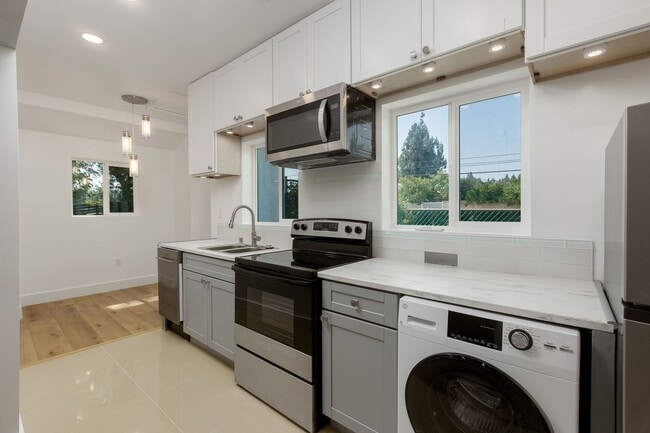 Building Photo - Chic 2BD/1BA ADU in Beautiful Granada Hills